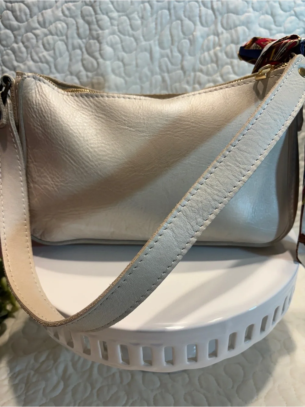 Portland Leather Ivory Shoulder Bag - Picture 2 of 5